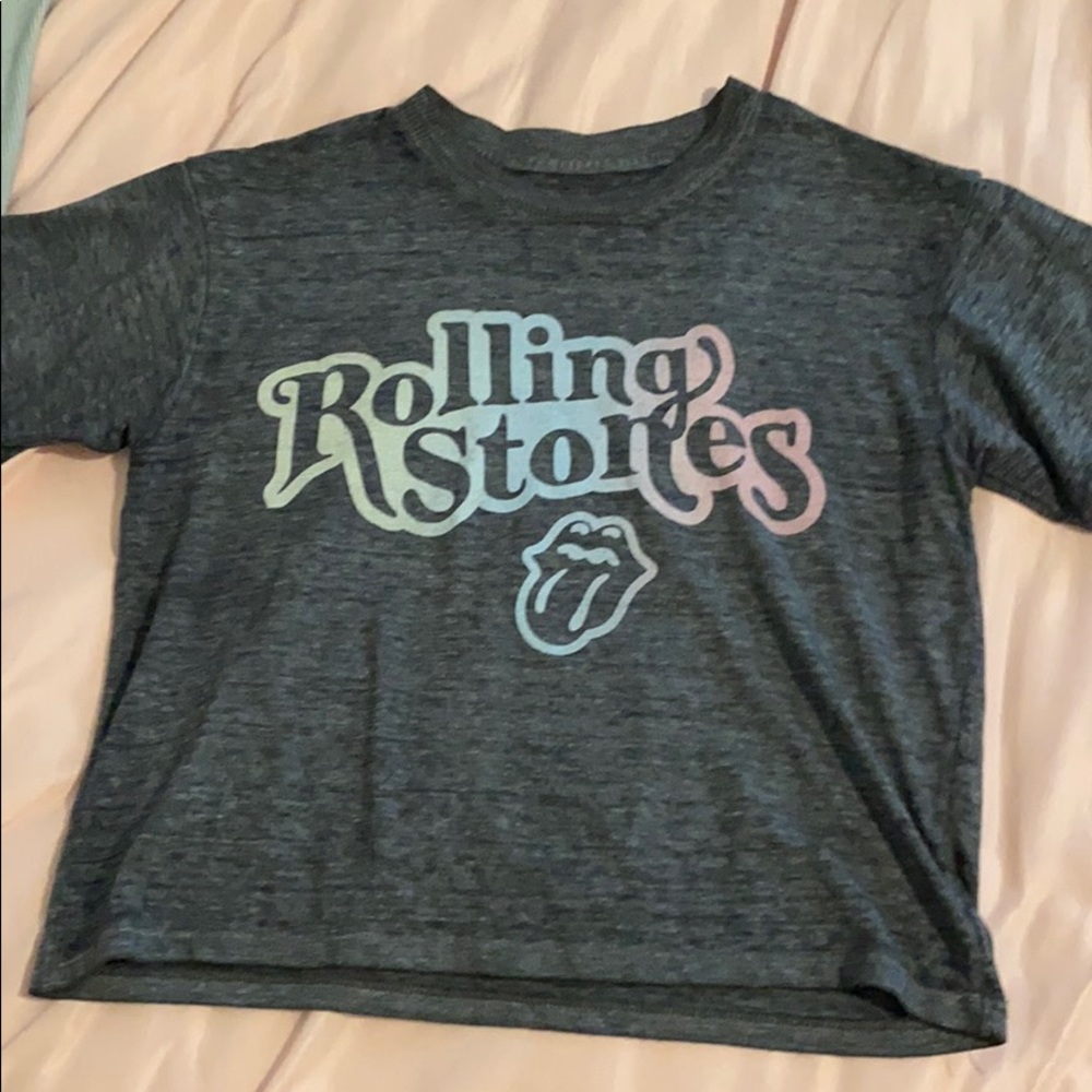 cropped gray rolling stones tee